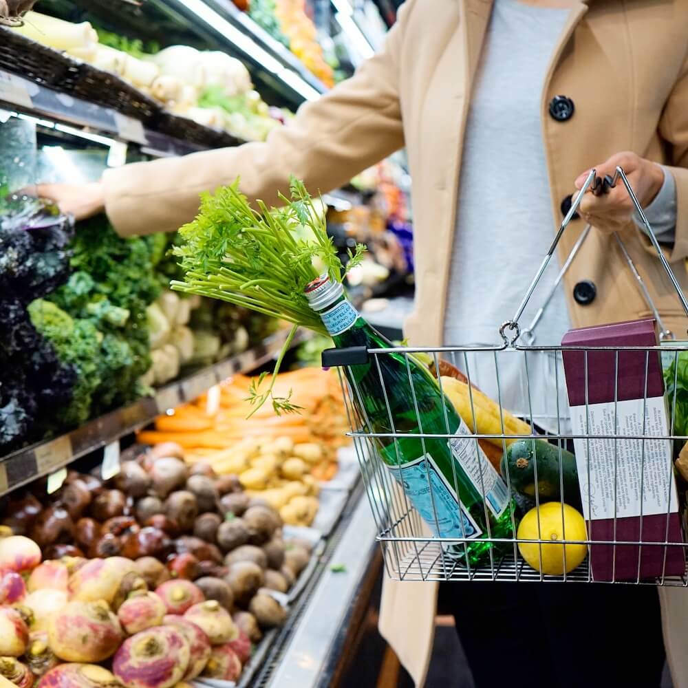 Программа автоматизации торговли для продуктовых и овощных магазинов. Программа и оборудование: POS моноблок, сканер штрих кода, денежный ящик, принтер чека, торговые весы